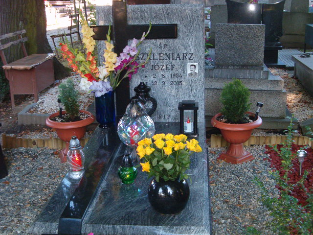 Grób Józef Szkleniarz